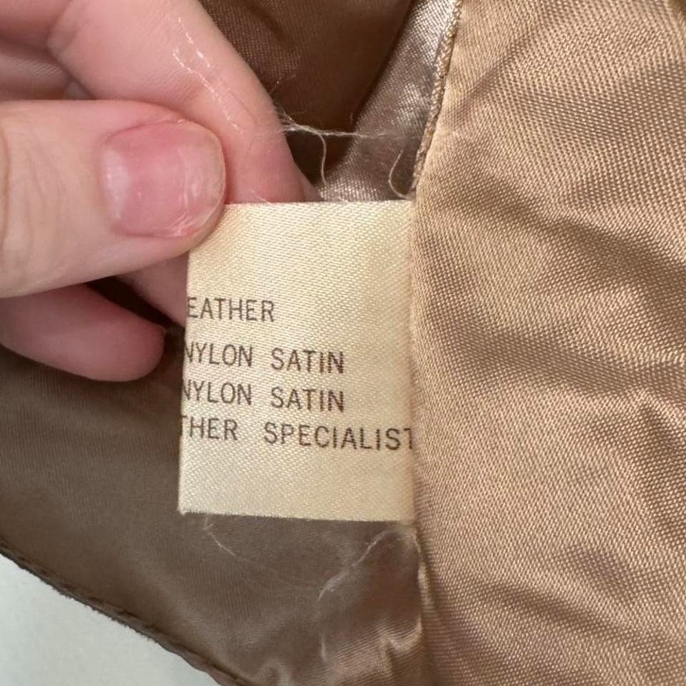 Vintage Tan suede leather‎ vest with button-up front and faux pockets. Size: M - Picture 4 of 8